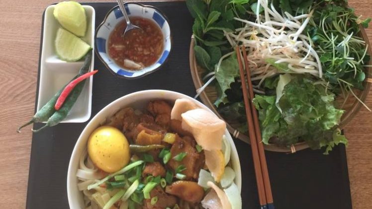 Cách làm mỳ quảng Gà với nguyên liệu Nhật